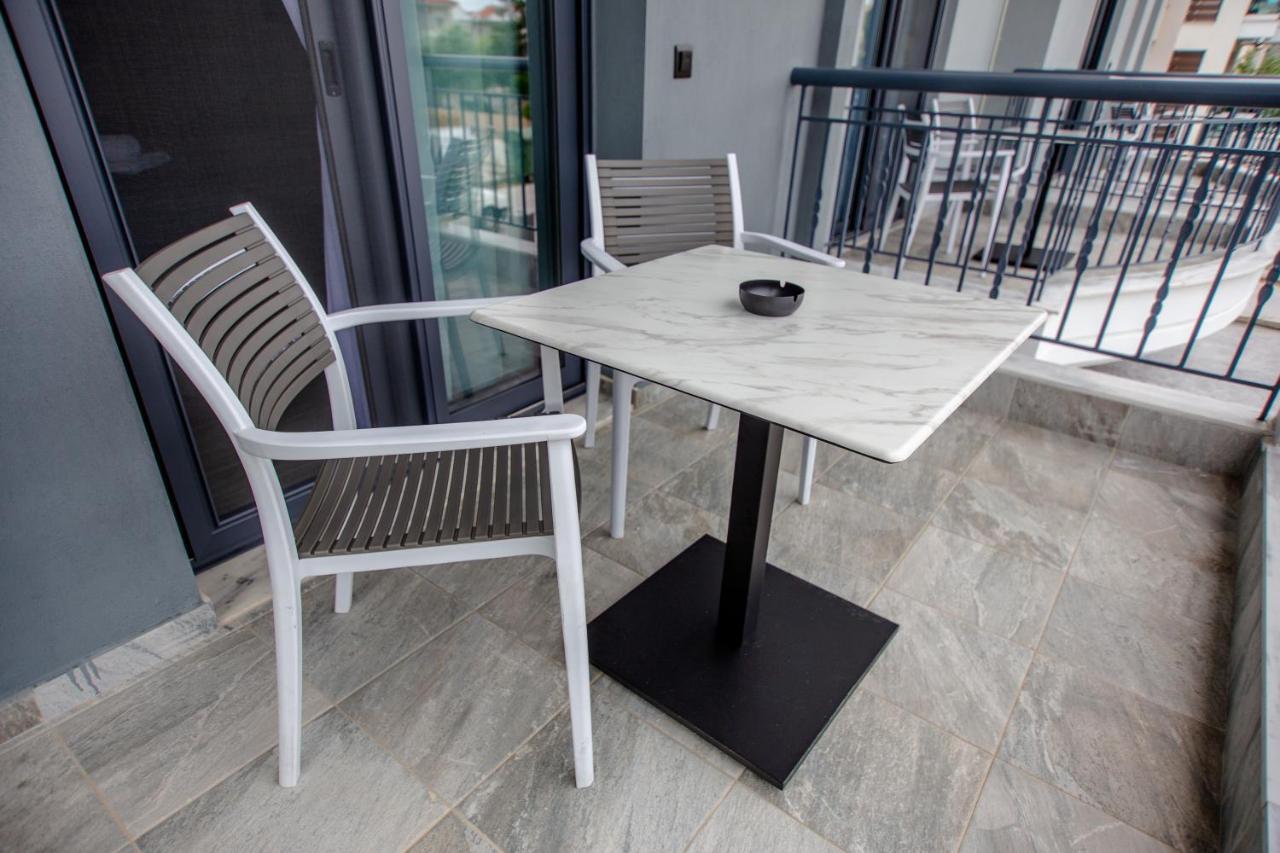 Thea Comfy Living Aparthotel เนอาวรัสนา ภายนอก รูปภาพ